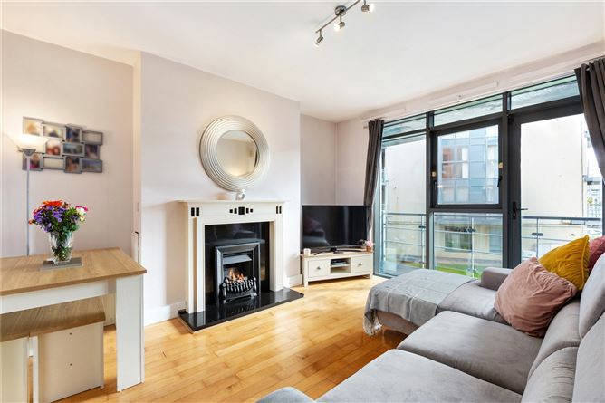 18 The Oval, Tullyvale, Cabinteely, Dublin 18