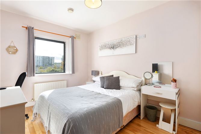 18 The Oval, Tullyvale, Cabinteely, Dublin 18