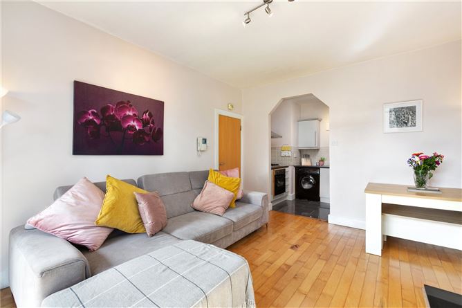 18 The Oval, Tullyvale, Cabinteely, Dublin 18