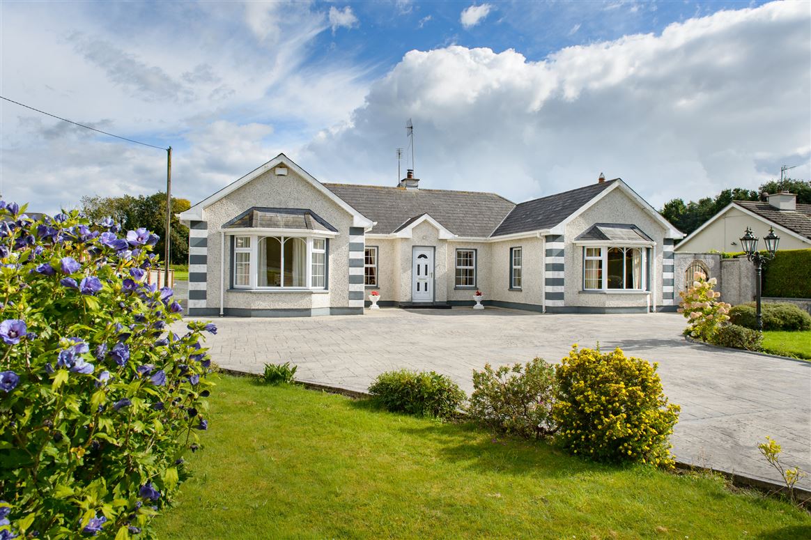 Emo Village, Emo, Laois