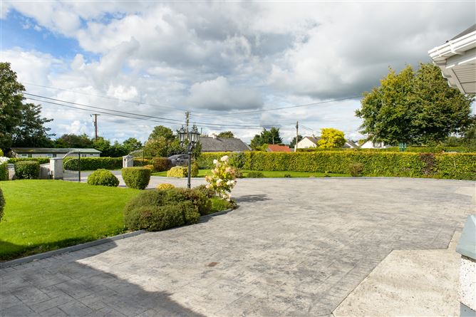 Emo Village, Emo, Laois