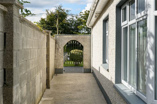 Emo Village, Emo, Laois
