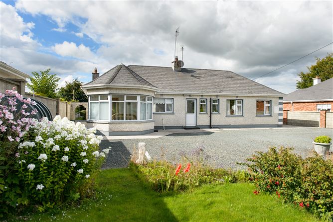 Emo Village, Emo, Laois
