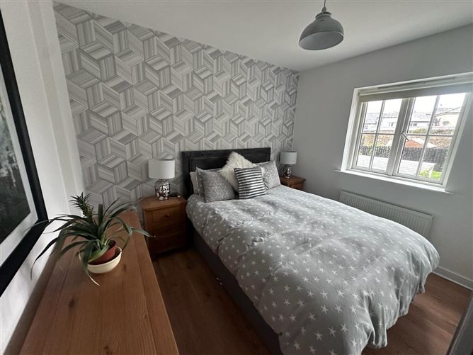 8 Village Green, Village House, Glaslough