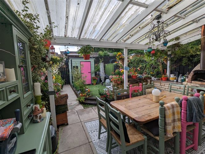 8 Village Green, Village House, Glaslough