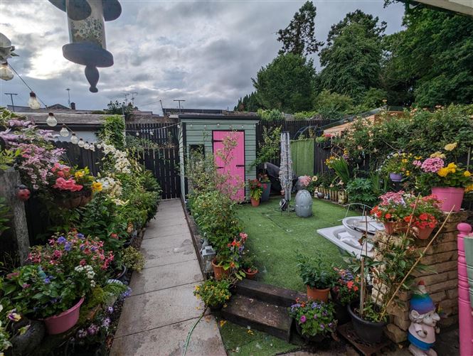 8 Village Green, Village House, Glaslough
