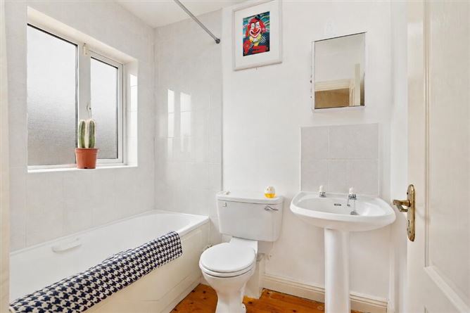 Photo 15 of 19 — 1 Castle Riada Drive, Lucan, Dublin