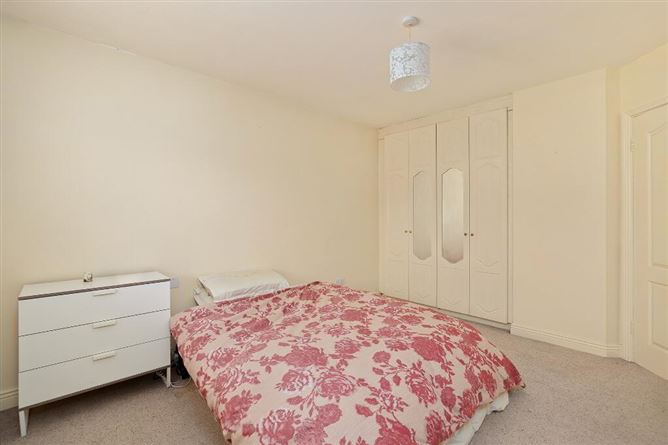 Photo 10 of 19 — 1 Castle Riada Drive, Lucan, Dublin