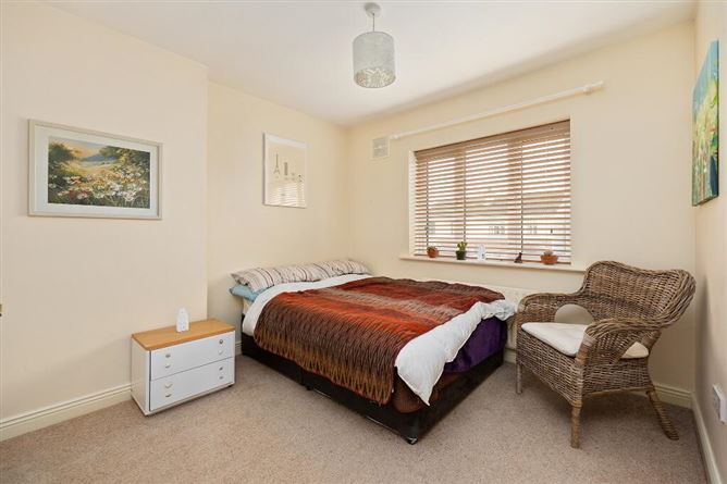 Photo 12 of 19 — 1 Castle Riada Drive, Lucan, Dublin
