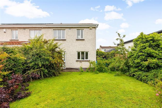 Photo 18 of 19 — 1 Castle Riada Drive, Lucan, Dublin