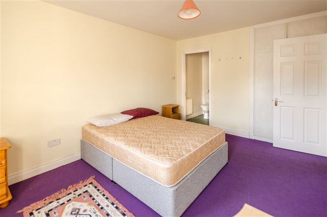 6 Moyview, Arbuckle Row, Ballina, Co. Mayo