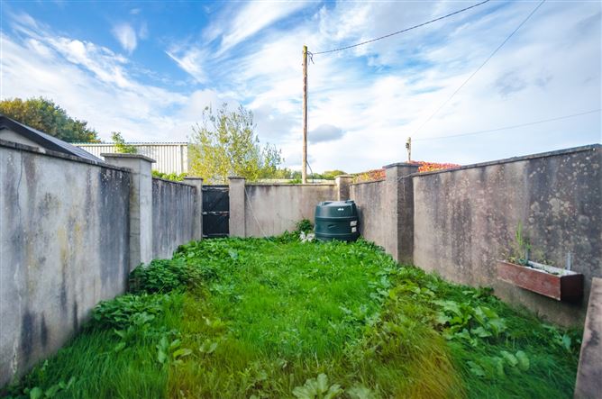 6 Moyview, Arbuckle Row, Ballina, Co. Mayo