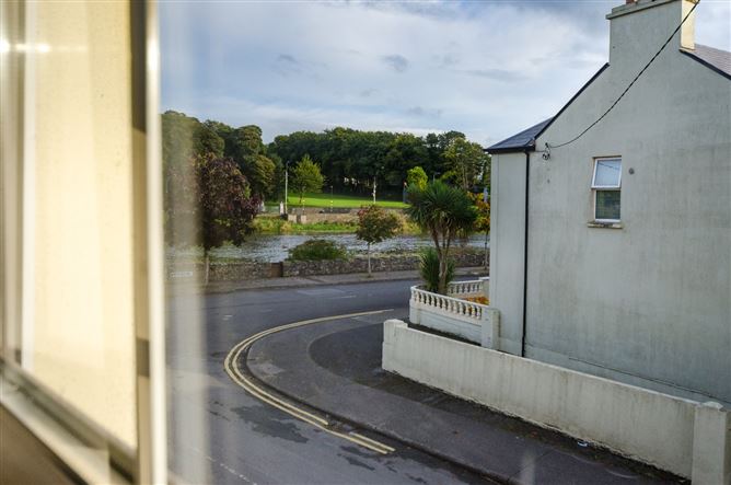 6 Moyview, Arbuckle Row, Ballina, Co. Mayo