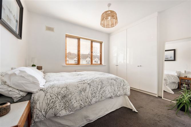 12 Pine Grove, Knocklyon, Dublin 16