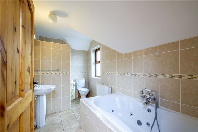 Stonebridge Farmhouse, Ahacross, Kildorrery, Co. Cork