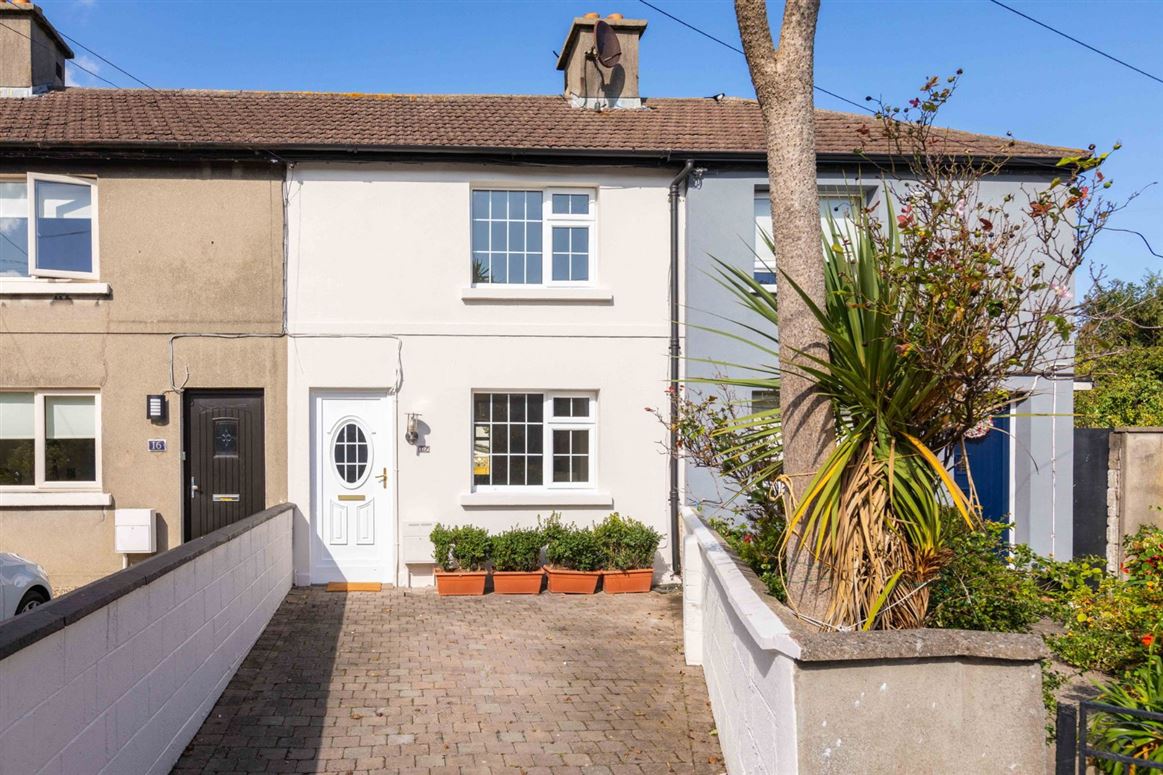 17 Eden Villas, Glasthule, Co. Dublin DNG Dun Laoghaire 4736170