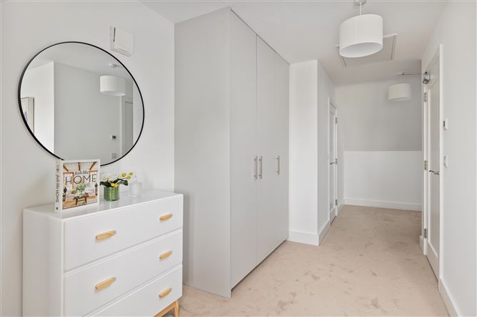 https://photos-a.propertyimages.ie/media/0/7/1/4918170/edcb5016-df0e-4991-a79a-9b837967b567_l.jpg