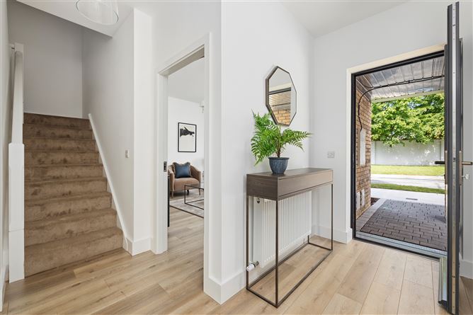 https://photos-a.propertyimages.ie/media/0/7/1/4918170/edcb5016-df0e-4991-a79a-9b837967b567_l.jpg