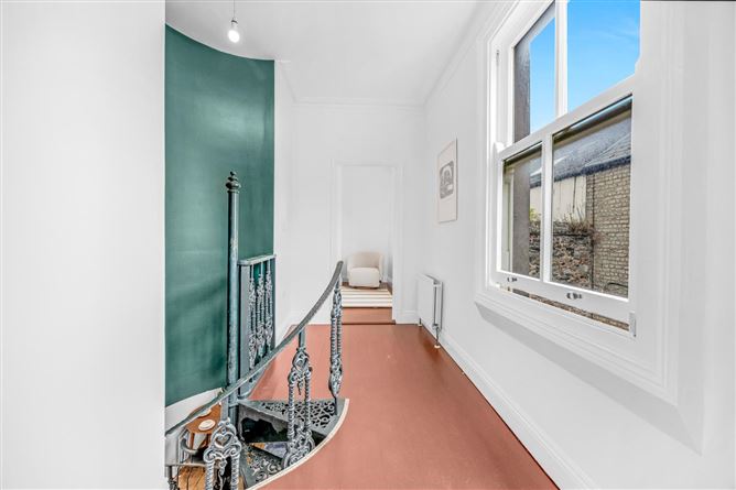 2 Mackies Place, off Pembroke Street Lower, Dublin 2