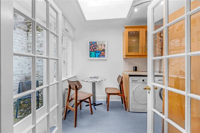 2 Mackies Place, off Pembroke Street Lower, Dublin 2