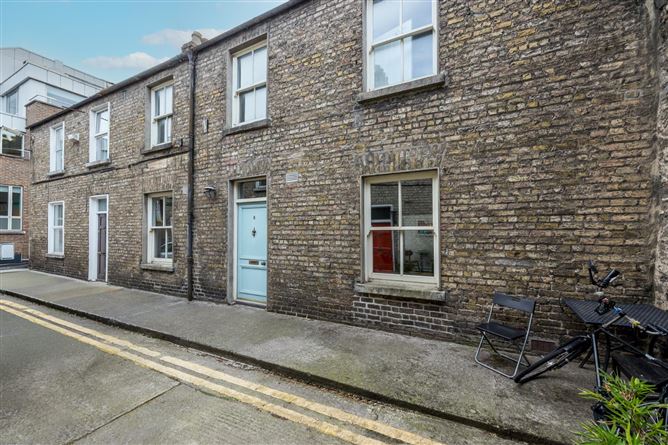 2 Mackies Place, off Pembroke Street Lower, Dublin 2