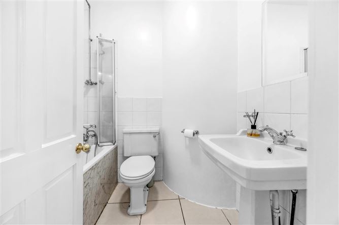 2 Mackies Place, off Pembroke Street Lower, Dublin 2