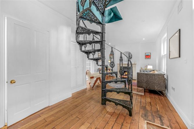 2 Mackies Place, off Pembroke Street Lower, Dublin 2