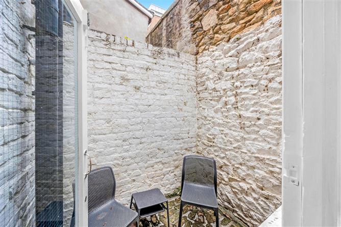 2 Mackies Place, off Pembroke Street Lower, Dublin 2