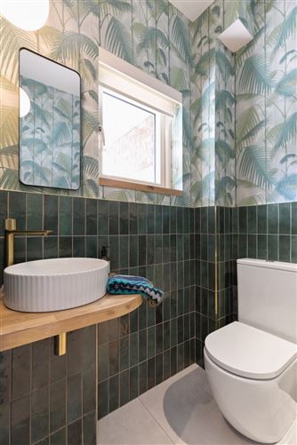 https://photos-a.propertyimages.ie/media/0/7/1/4963170/8caaea56-dcfe-4ae3-8027-9f2fc321c79e_l.jpg