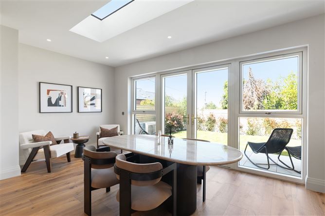 https://photos-a.propertyimages.ie/media/0/7/1/4963170/8caaea56-dcfe-4ae3-8027-9f2fc321c79e_l.jpg