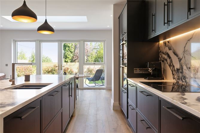 https://photos-a.propertyimages.ie/media/0/7/1/4963170/8caaea56-dcfe-4ae3-8027-9f2fc321c79e_l.jpg