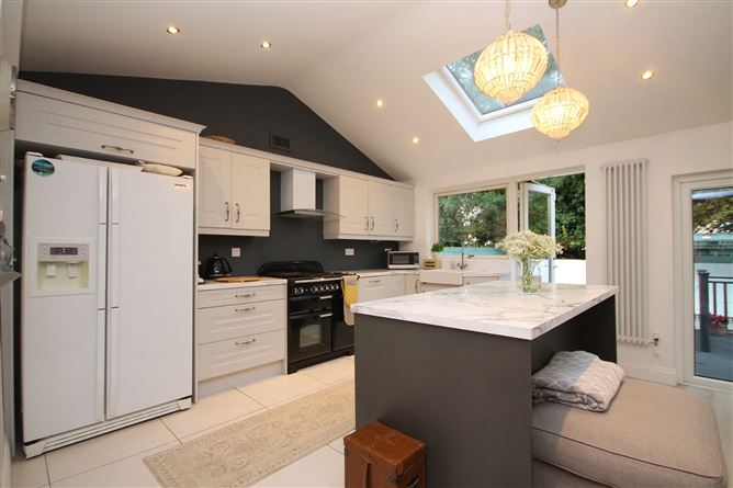 14 The Garth, Kingswood Heights, Kingswood, Dublin 24