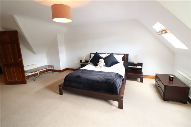 https://photos-a.propertyimages.ie/media/0/7/2/5002270/862f6400-bb2e-4beb-a8a9-a9becaee6eb0_l.jpg