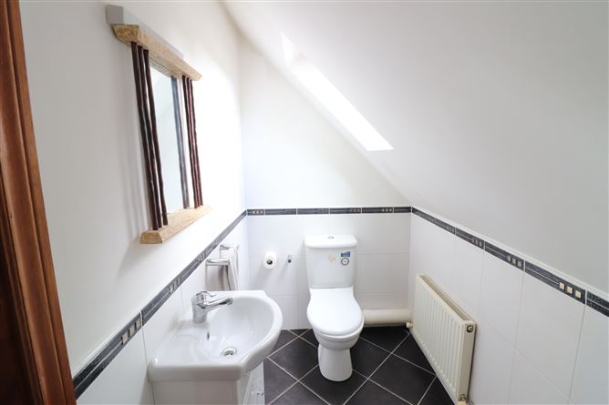 https://photos-a.propertyimages.ie/media/0/7/2/5002270/862f6400-bb2e-4beb-a8a9-a9becaee6eb0_l.jpg