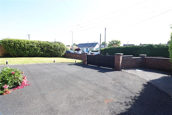 https://photos-a.propertyimages.ie/media/0/7/2/5002270/862f6400-bb2e-4beb-a8a9-a9becaee6eb0_l.jpg