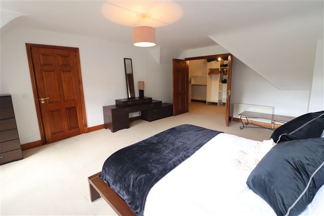 https://photos-a.propertyimages.ie/media/0/7/2/5002270/862f6400-bb2e-4beb-a8a9-a9becaee6eb0_l.jpg