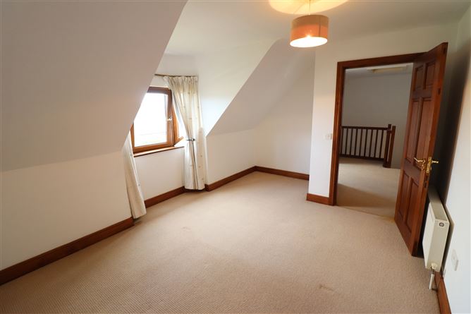 https://photos-a.propertyimages.ie/media/0/7/2/5002270/862f6400-bb2e-4beb-a8a9-a9becaee6eb0_l.jpg