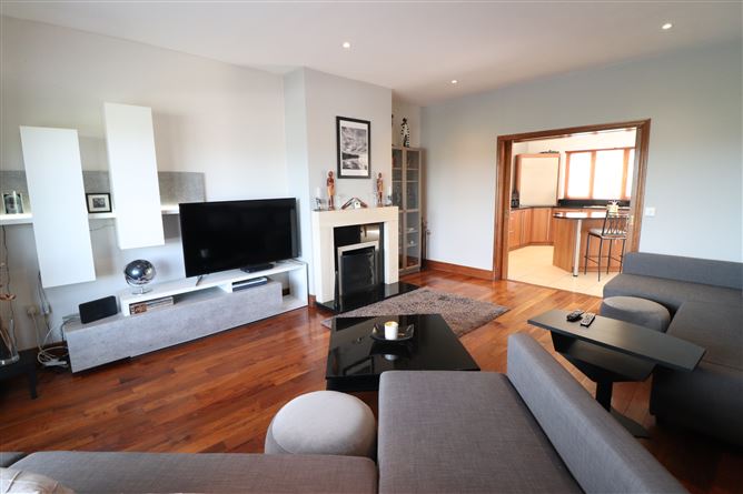 https://photos-a.propertyimages.ie/media/0/7/2/5002270/862f6400-bb2e-4beb-a8a9-a9becaee6eb0_l.jpg