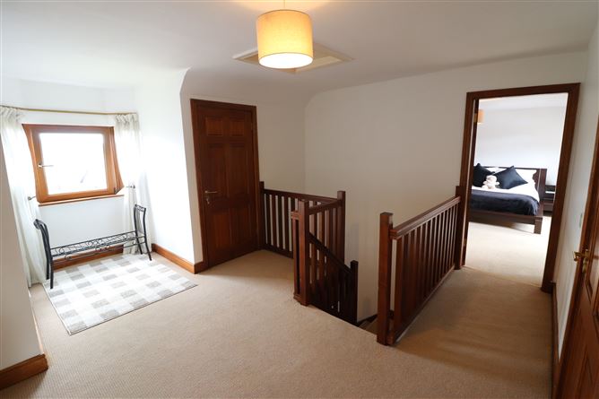 https://photos-a.propertyimages.ie/media/0/7/2/5002270/862f6400-bb2e-4beb-a8a9-a9becaee6eb0_l.jpg