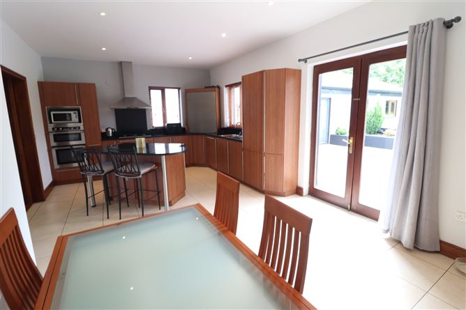 https://photos-a.propertyimages.ie/media/0/7/2/5002270/862f6400-bb2e-4beb-a8a9-a9becaee6eb0_l.jpg