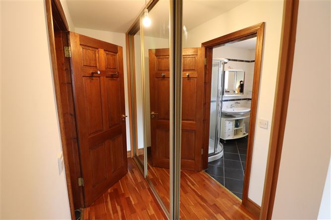 https://photos-a.propertyimages.ie/media/0/7/2/5002270/862f6400-bb2e-4beb-a8a9-a9becaee6eb0_l.jpg