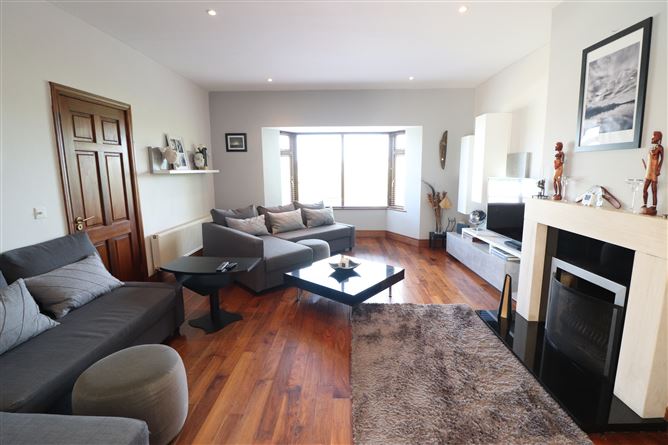 https://photos-a.propertyimages.ie/media/0/7/2/5002270/862f6400-bb2e-4beb-a8a9-a9becaee6eb0_l.jpg