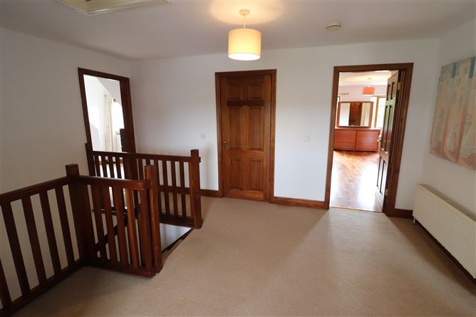 https://photos-a.propertyimages.ie/media/0/7/2/5002270/862f6400-bb2e-4beb-a8a9-a9becaee6eb0_l.jpg