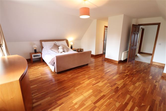 https://photos-a.propertyimages.ie/media/0/7/2/5002270/862f6400-bb2e-4beb-a8a9-a9becaee6eb0_l.jpg