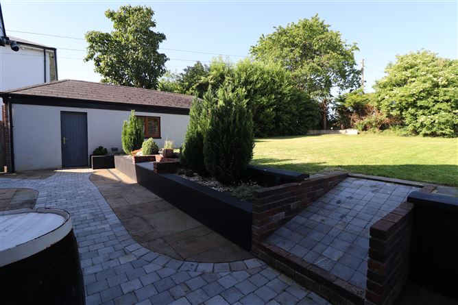 https://photos-a.propertyimages.ie/media/0/7/2/5002270/862f6400-bb2e-4beb-a8a9-a9becaee6eb0_l.jpg