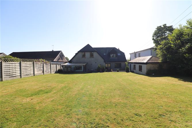 https://photos-a.propertyimages.ie/media/0/7/2/5002270/862f6400-bb2e-4beb-a8a9-a9becaee6eb0_l.jpg