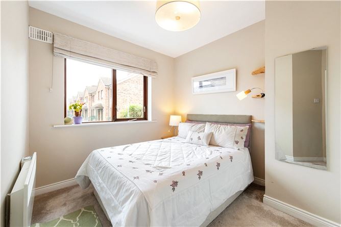 https://photos-a.propertyimages.ie/media/0/7/3/4959370/3204c208-2bdf-4d24-8e3a-9d59c71f4f9b_l.jpg
