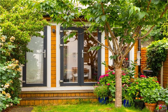 https://photos-a.propertyimages.ie/media/0/7/3/4959370/3204c208-2bdf-4d24-8e3a-9d59c71f4f9b_l.jpg