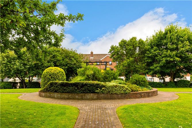 https://photos-a.propertyimages.ie/media/0/7/3/4959370/3204c208-2bdf-4d24-8e3a-9d59c71f4f9b_l.jpg