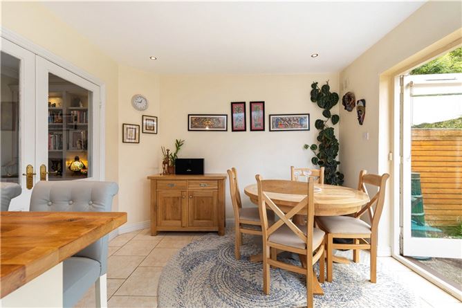 https://photos-a.propertyimages.ie/media/0/7/3/4959370/3204c208-2bdf-4d24-8e3a-9d59c71f4f9b_l.jpg